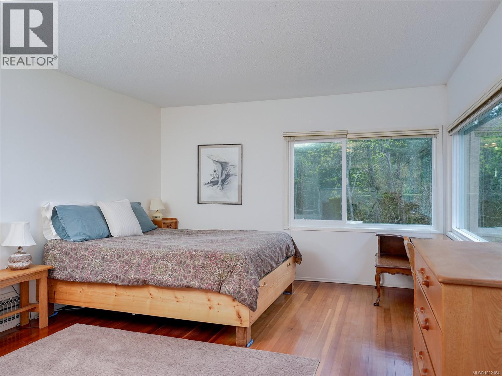  2620 Queenswood Drive, Saanich