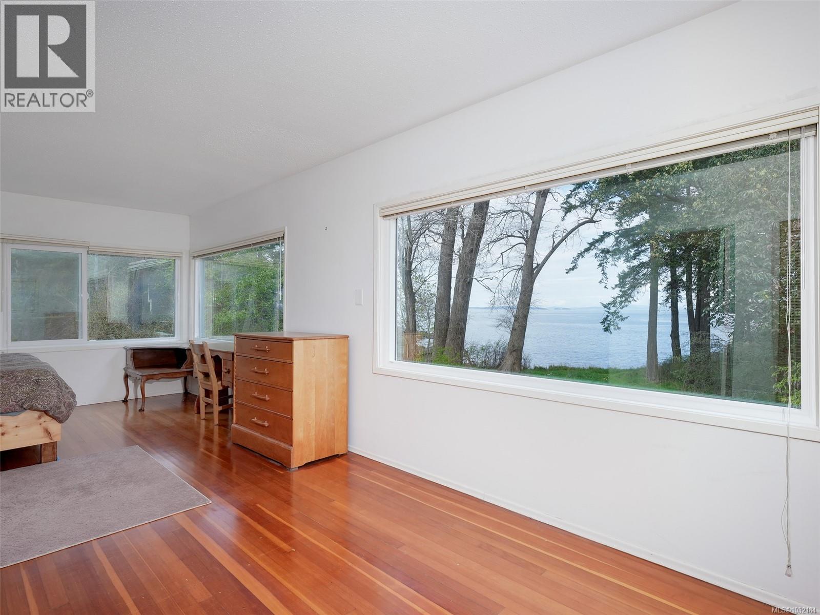  2620 Queenswood Drive, Saanich