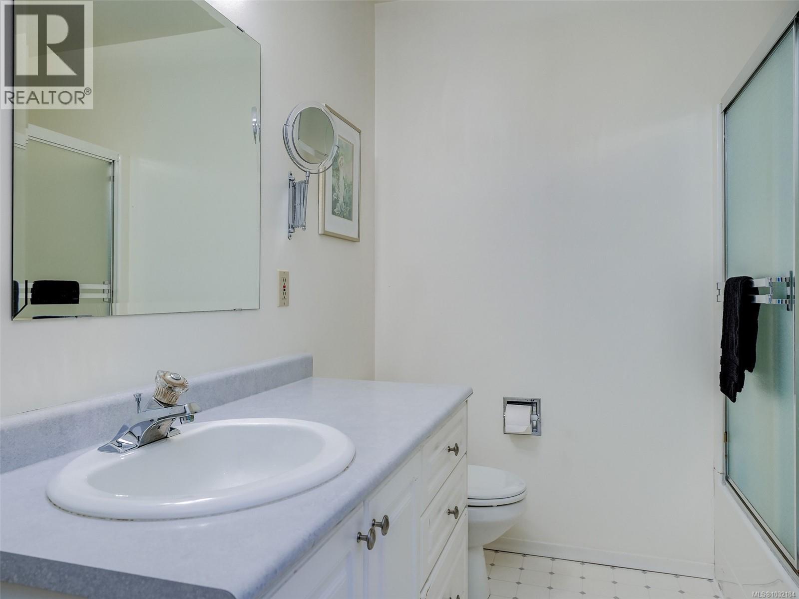  2620 Queenswood Drive, Saanich