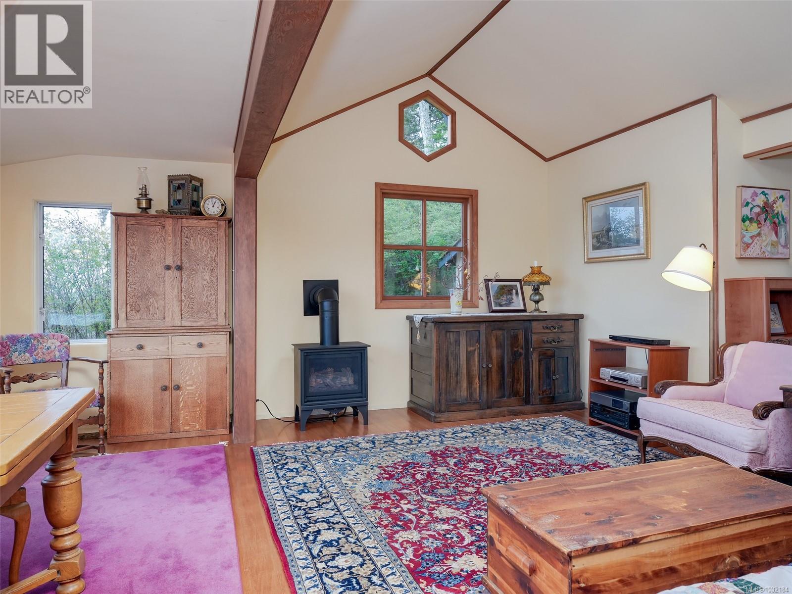  2620 Queenswood Drive, Saanich