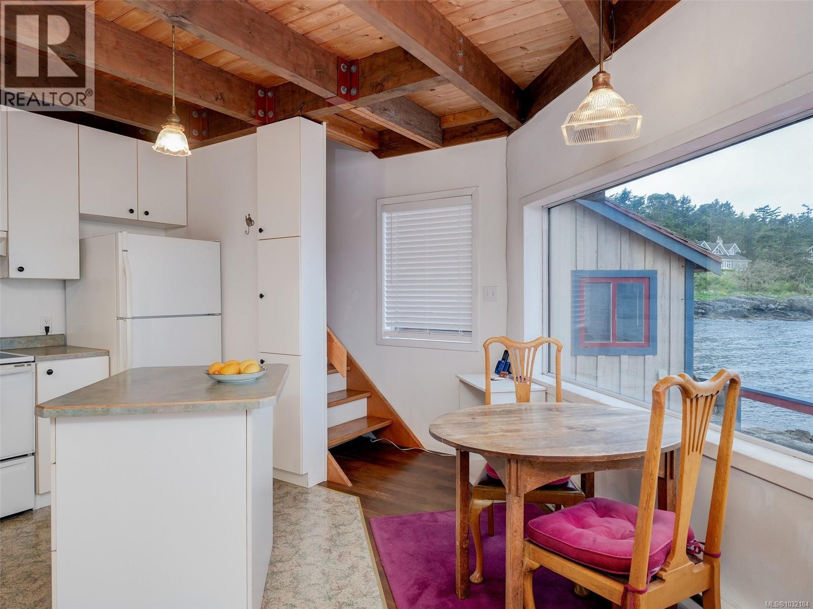  2620 Queenswood Drive, Saanich