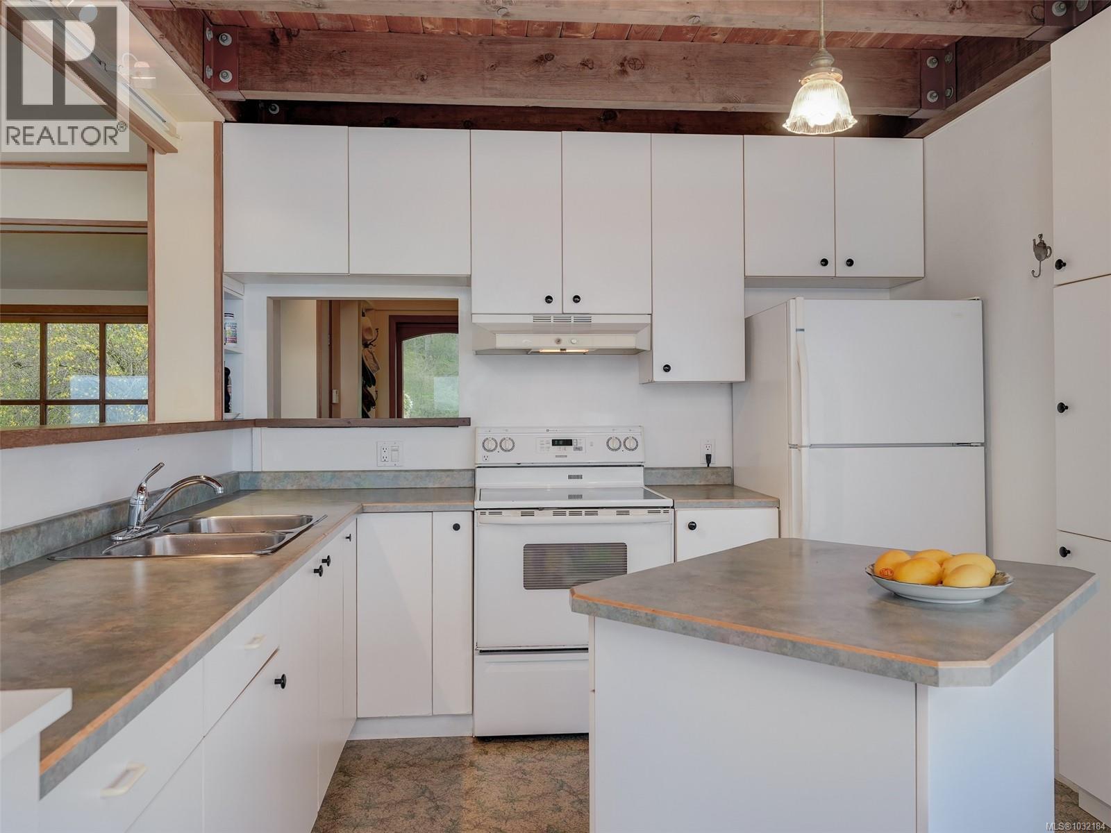  2620 Queenswood Drive, Saanich