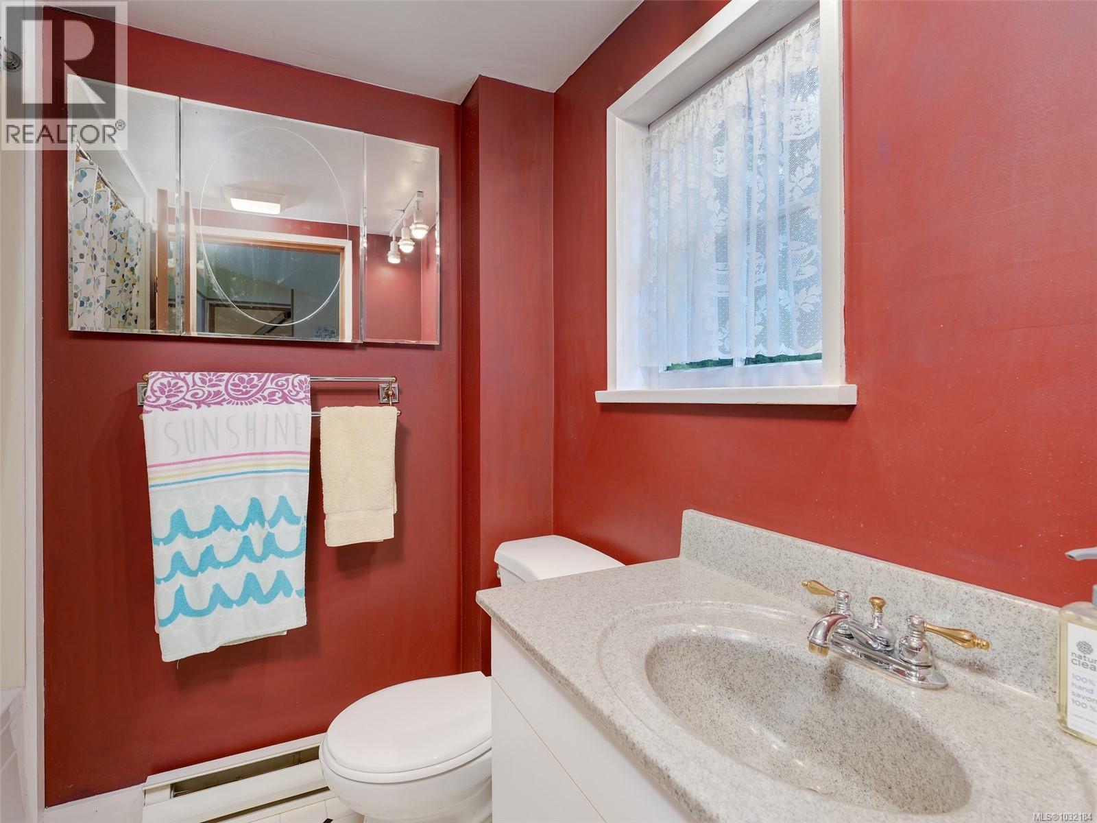  2620 Queenswood Drive, Saanich