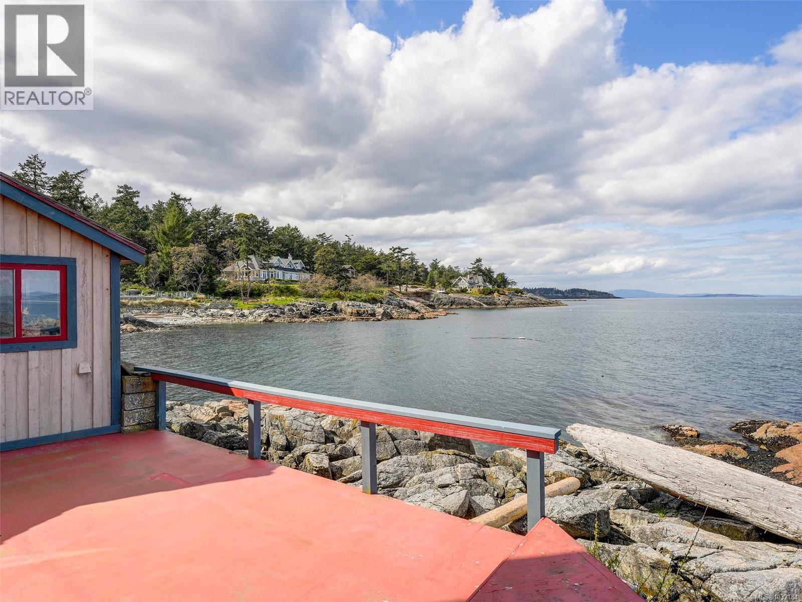  2620 Queenswood Drive, Saanich