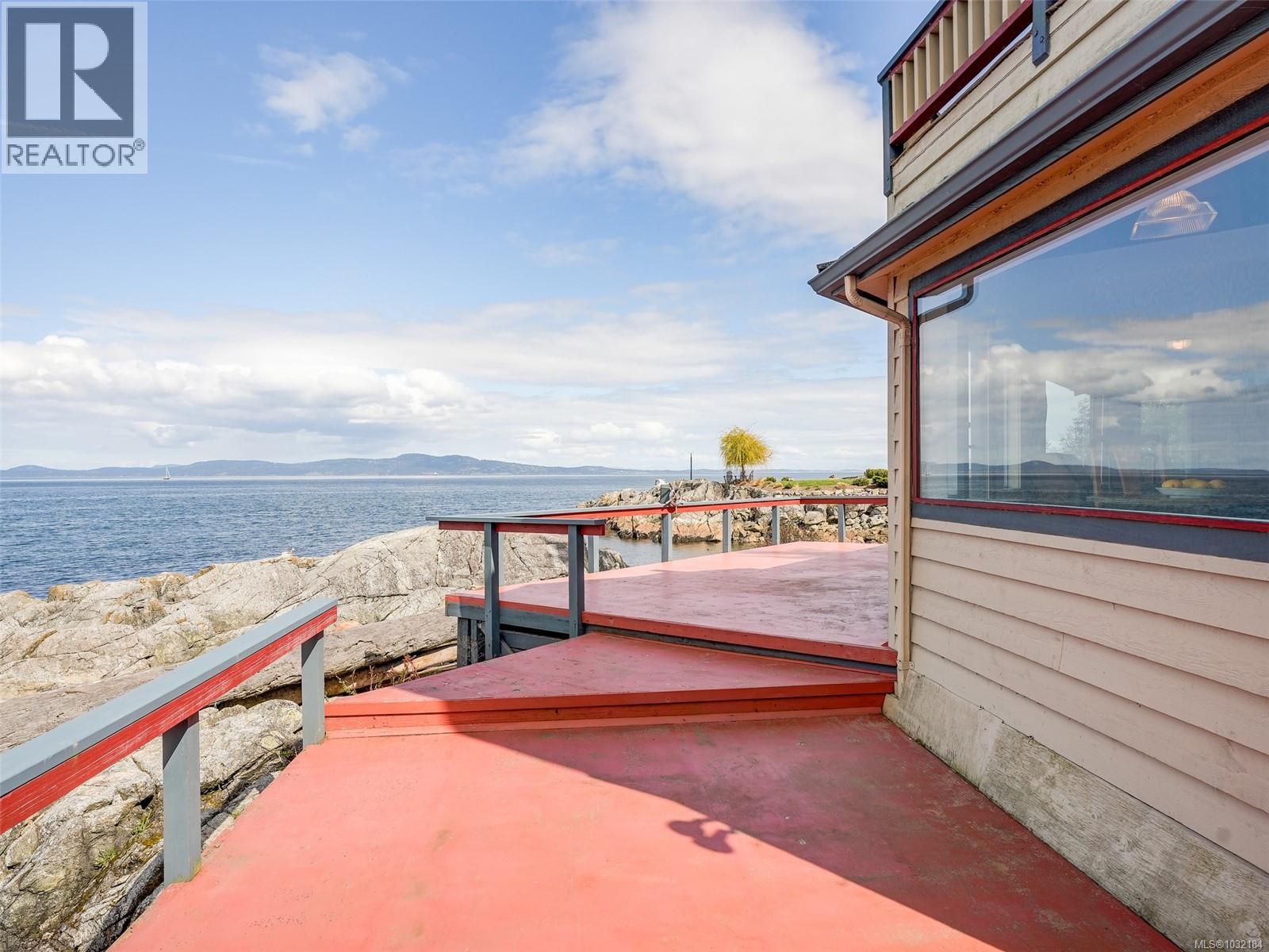  2620 Queenswood Drive, Saanich