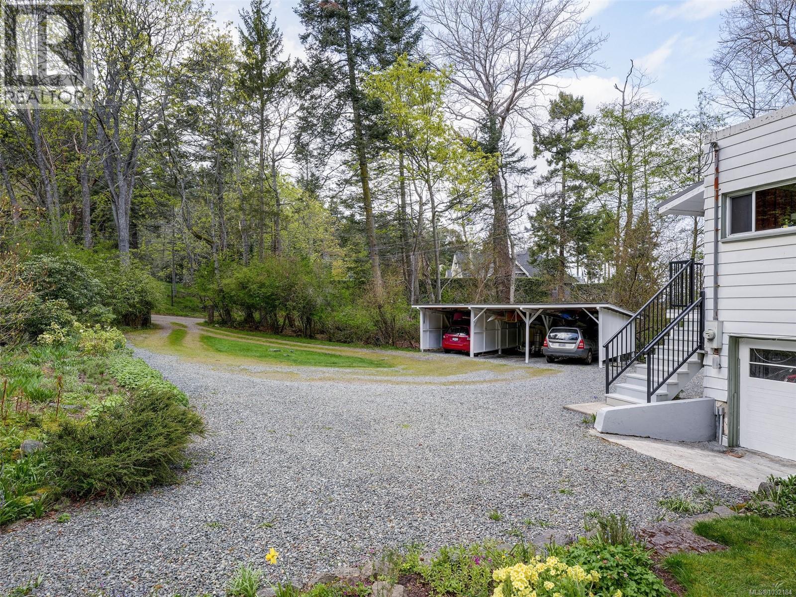  2620 Queenswood Drive, Saanich