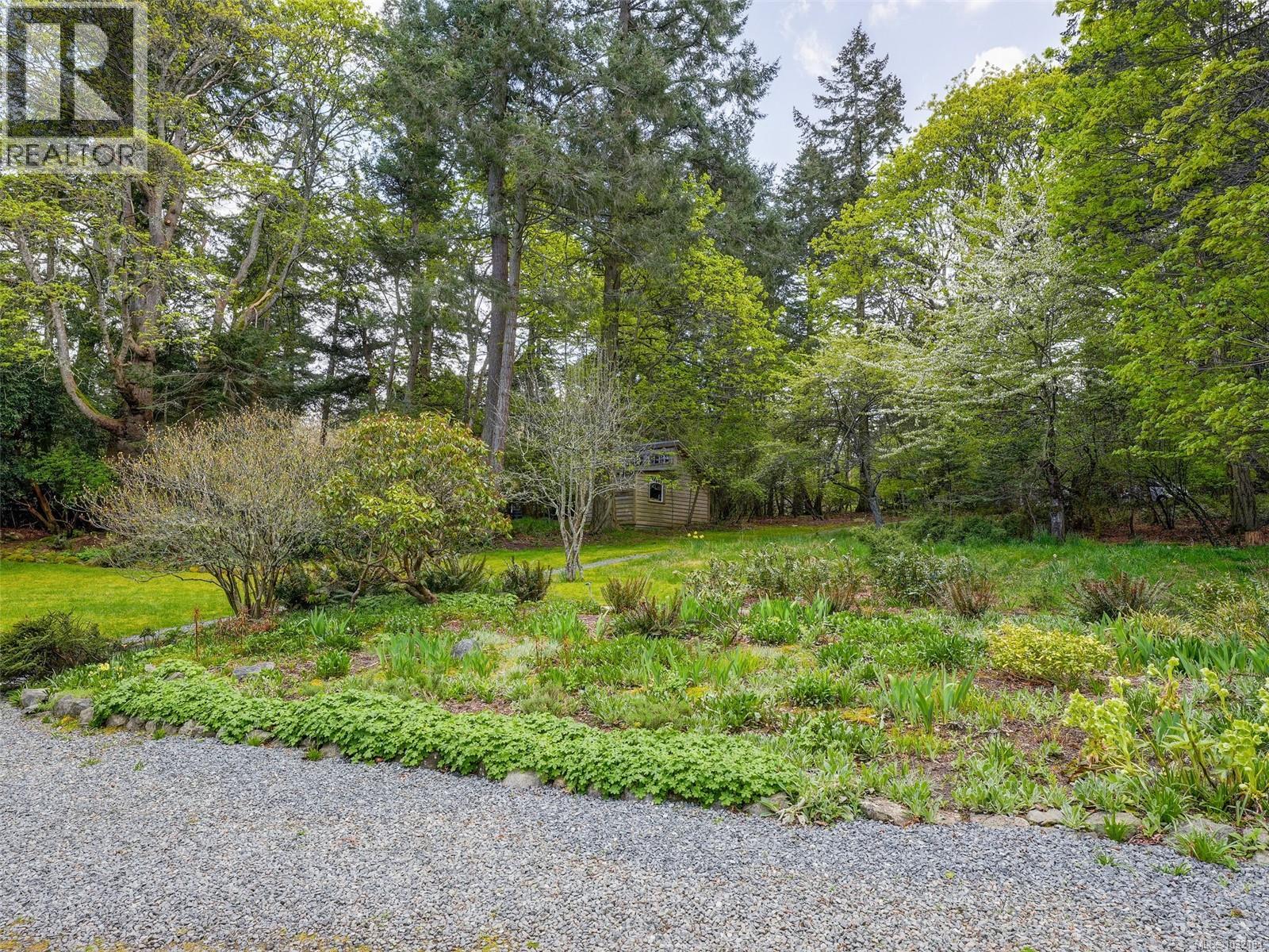  2620 Queenswood Drive, Saanich