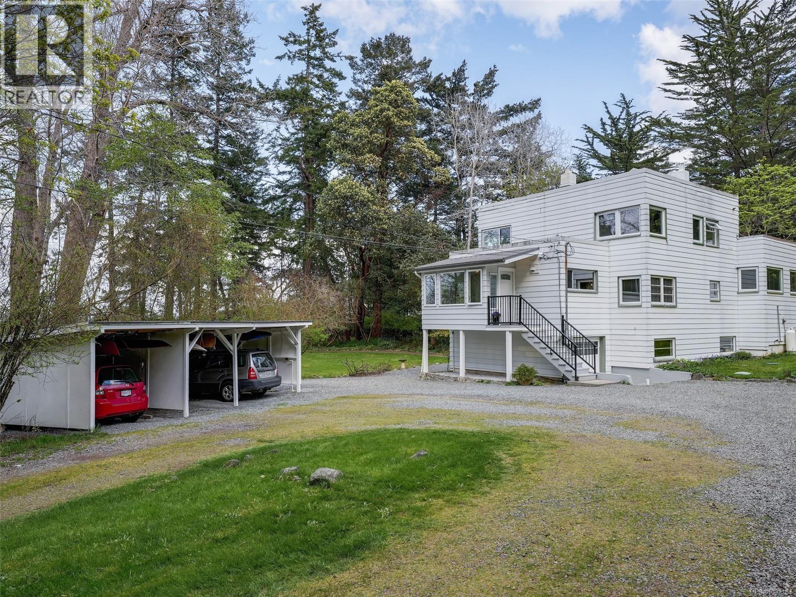  2620 Queenswood Drive, Saanich