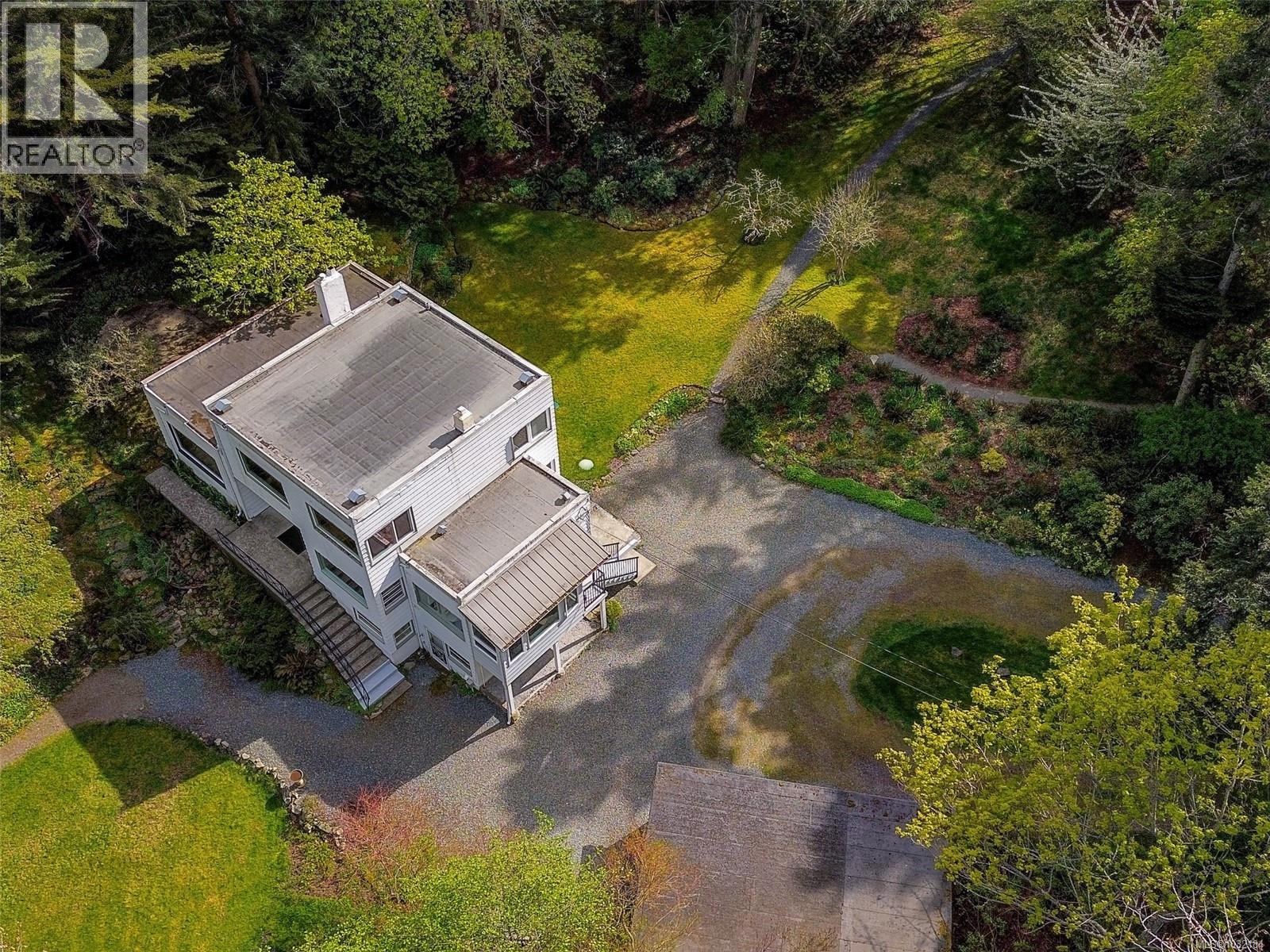  2620 Queenswood Drive, Saanich