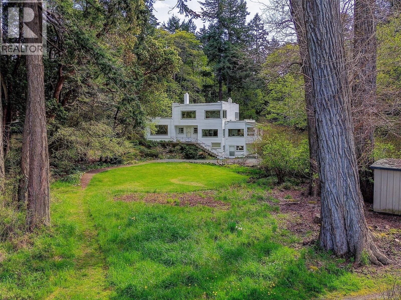  2620 Queenswood Drive, Saanich