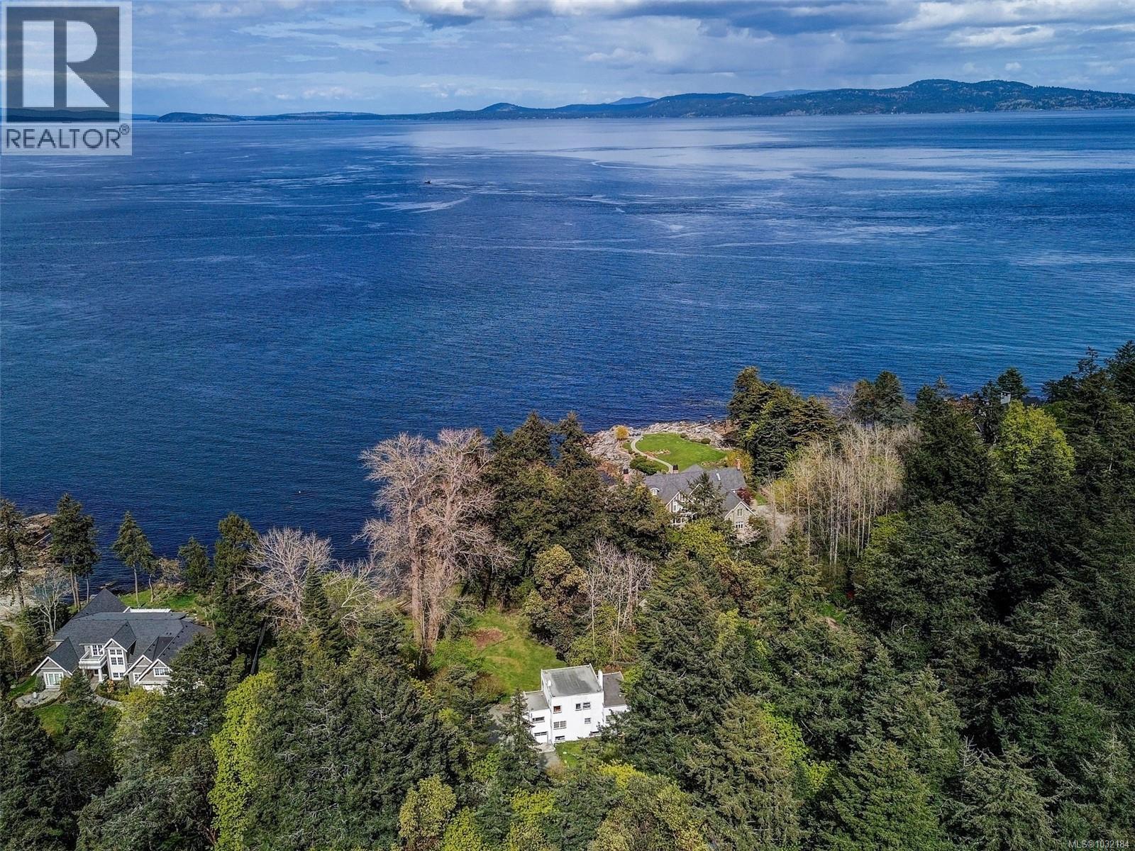  2620 Queenswood Drive, Saanich