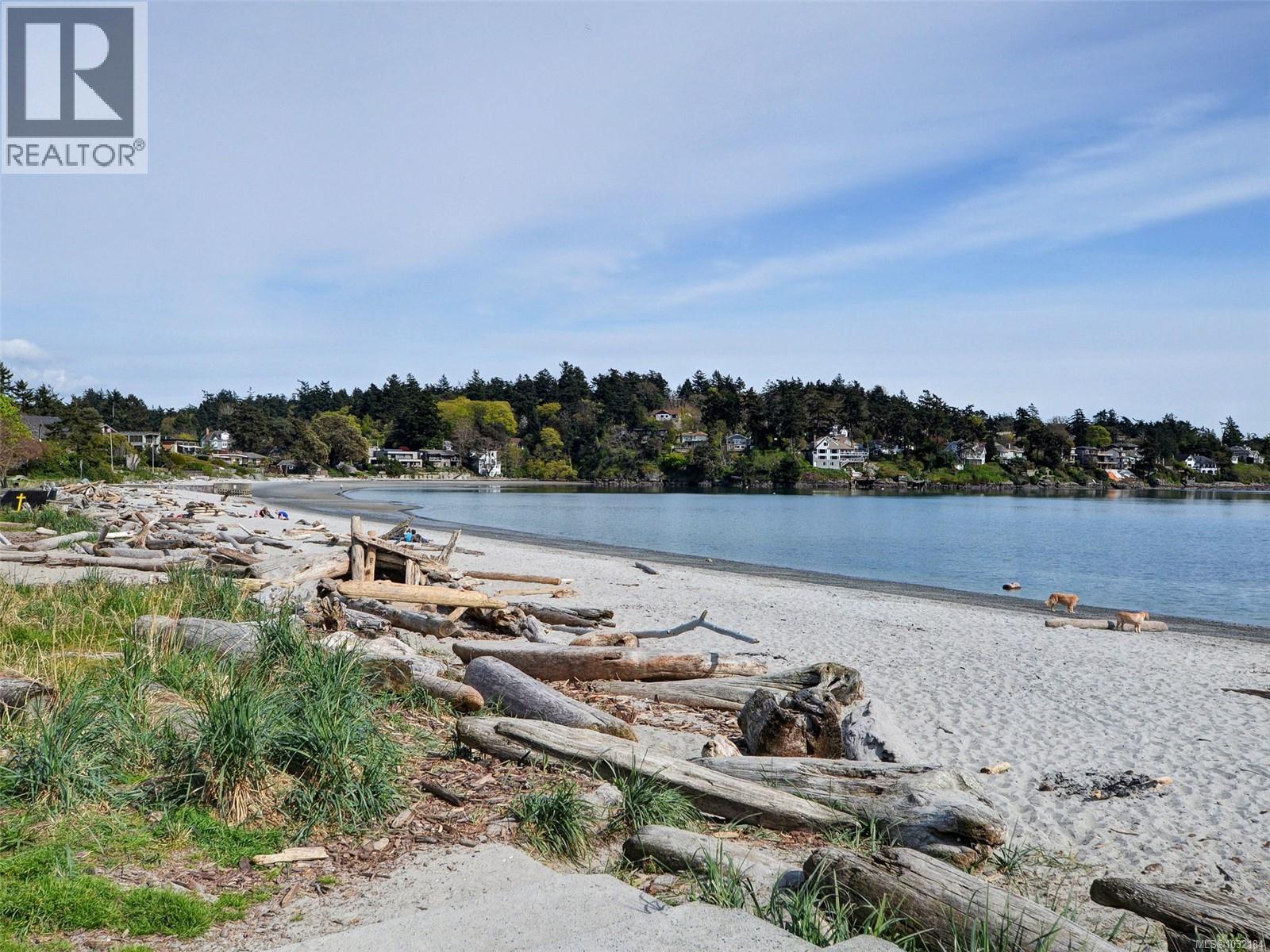  2620 Queenswood Drive, Saanich