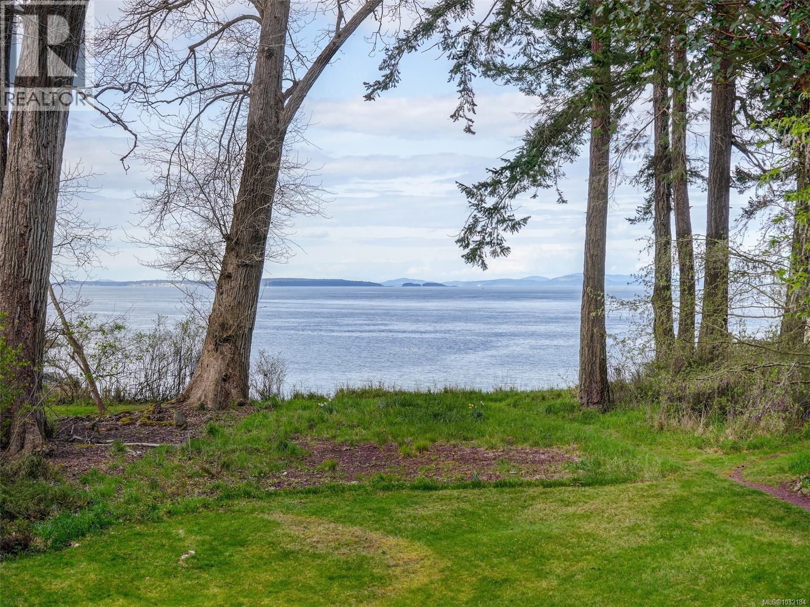  2620 Queenswood Drive, Saanich