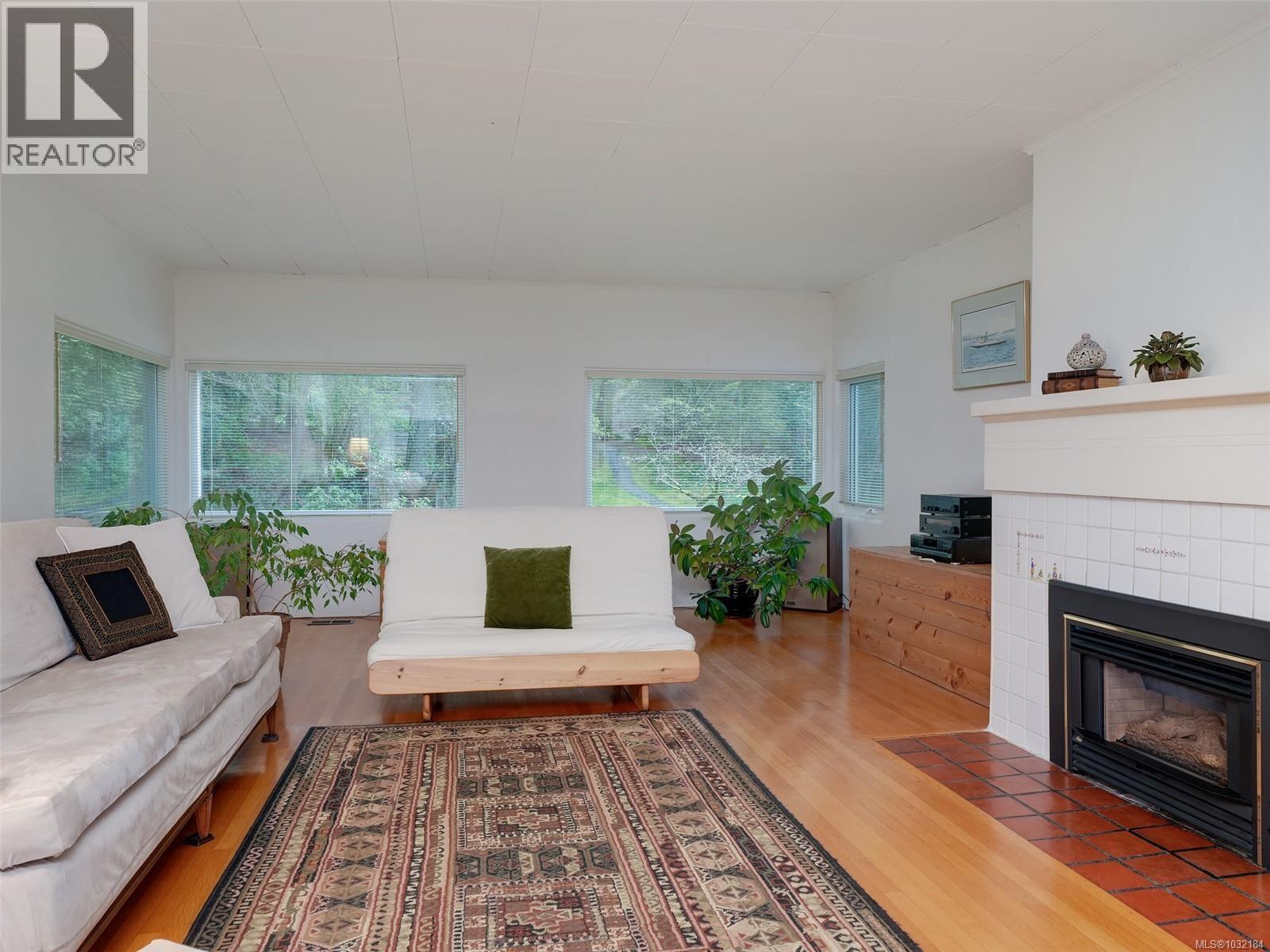  2620 Queenswood Drive, Saanich