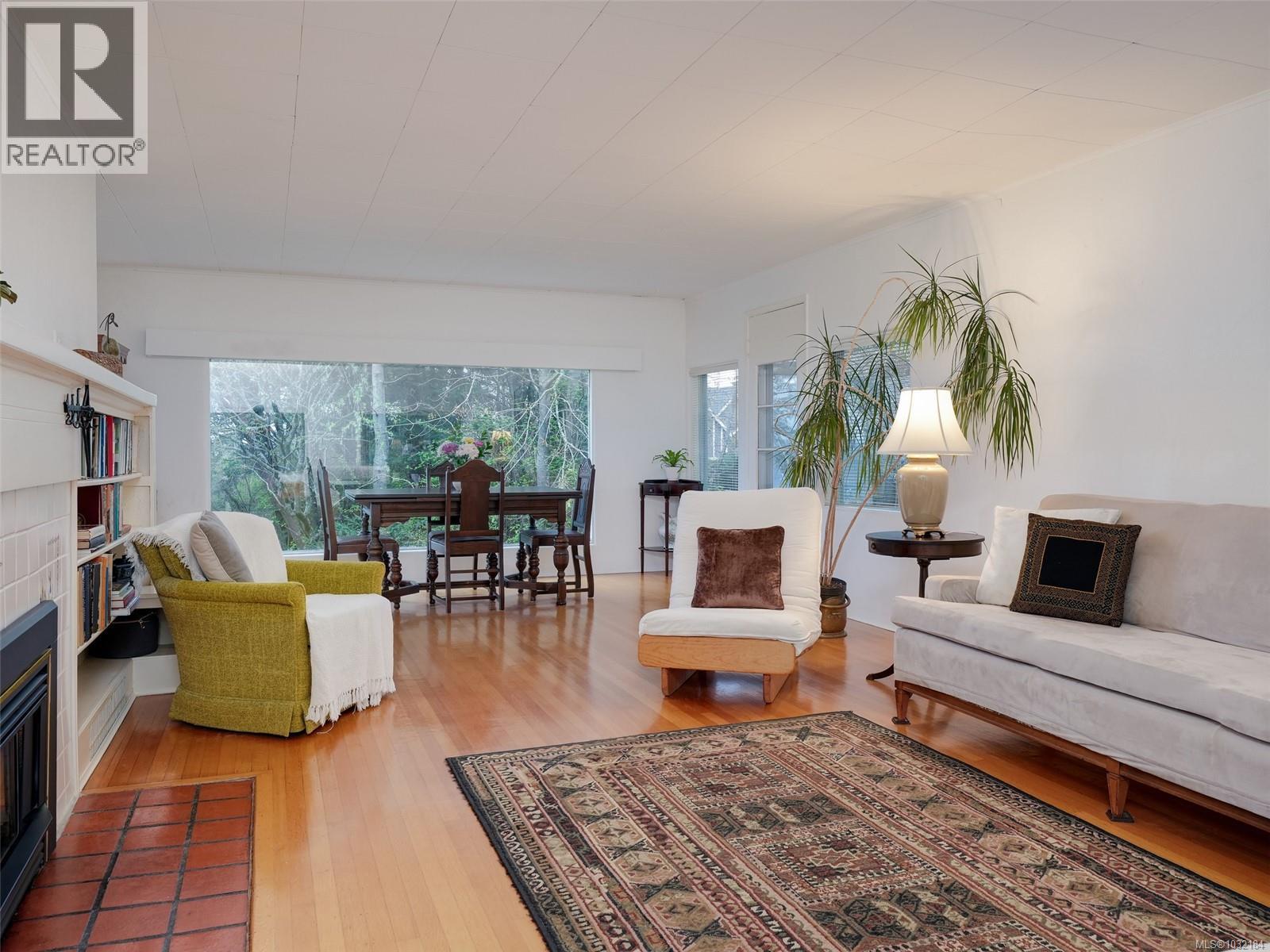  2620 Queenswood Drive, Saanich