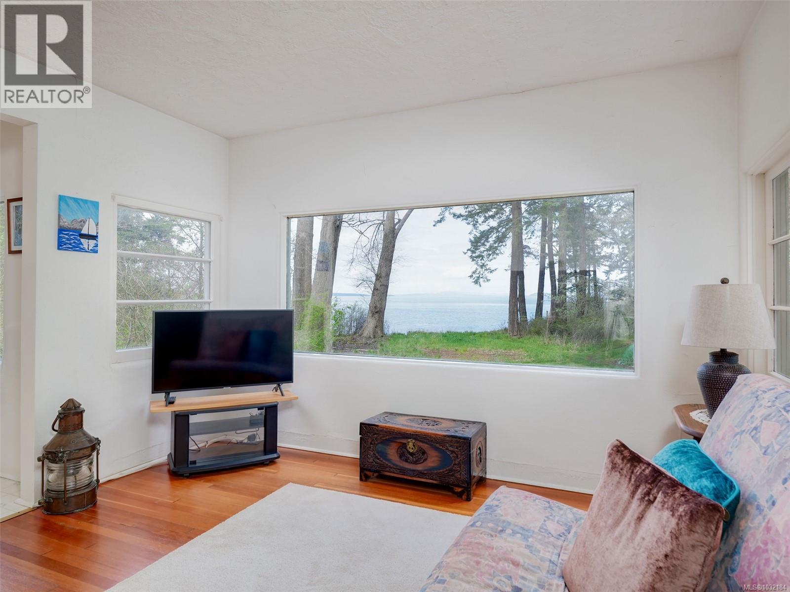  2620 Queenswood Drive, Saanich