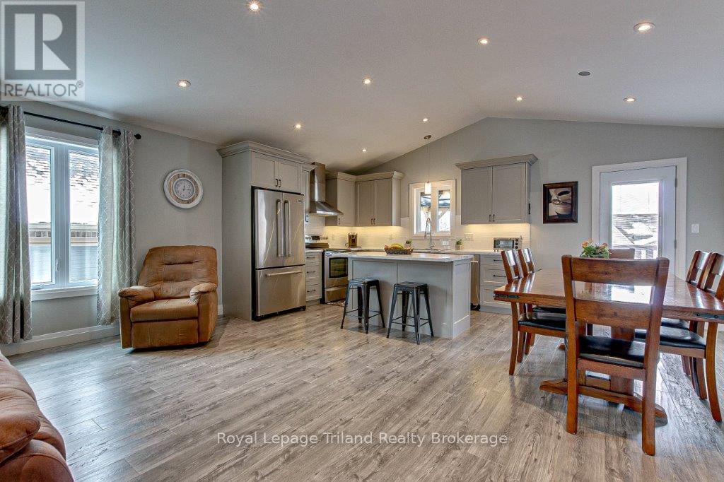 62 BROWN STREET — photo 4