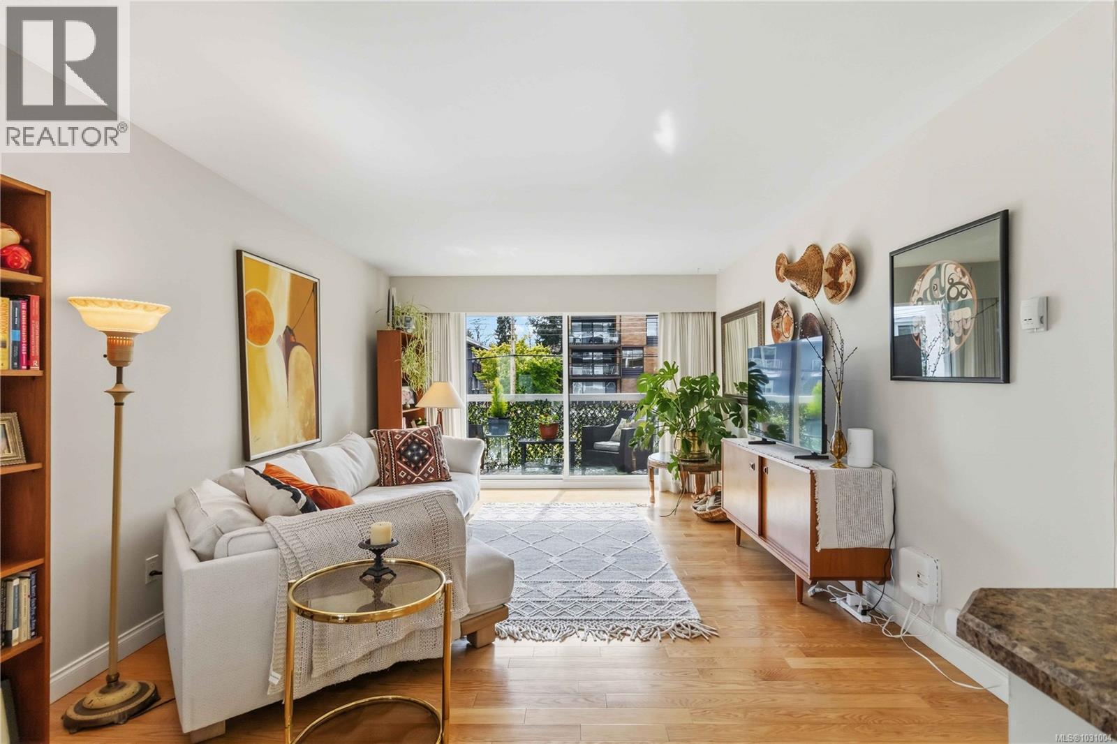 205 1450 Beach Drive, Oak Bay