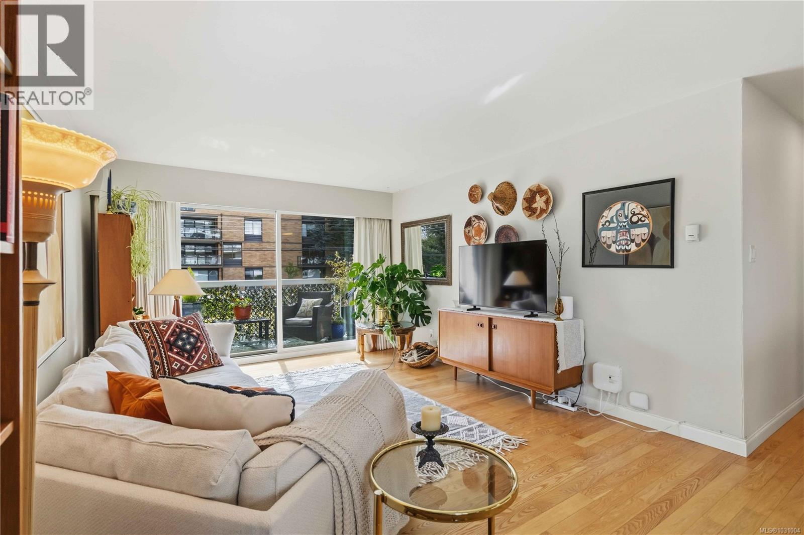 205 1450 Beach Drive, Oak Bay