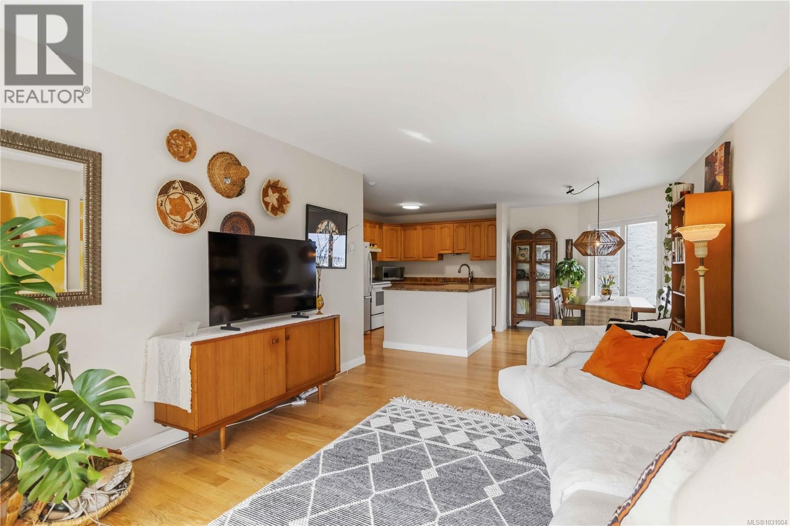 205 1450 Beach Drive, Oak Bay