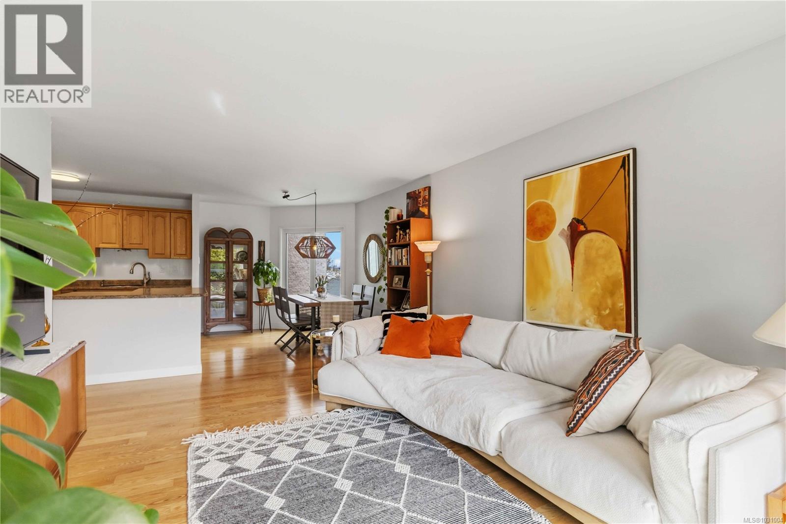 205 1450 Beach Drive, Oak Bay