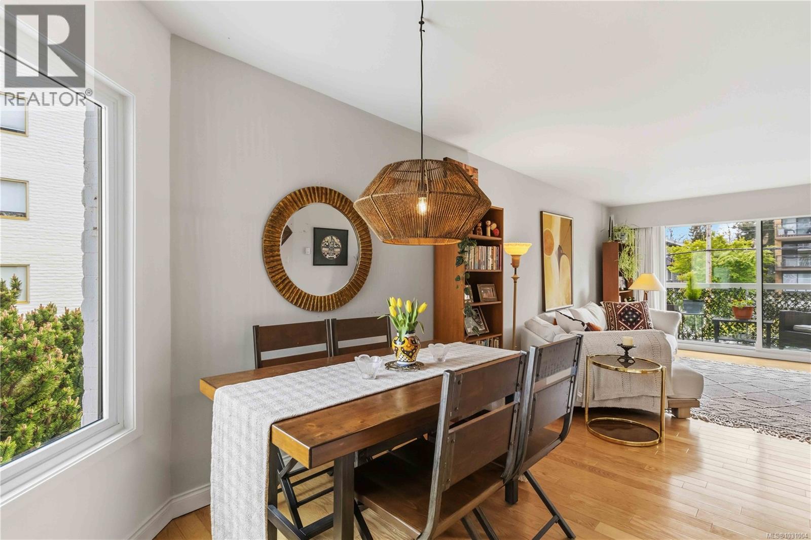 205 1450 Beach Drive, Oak Bay