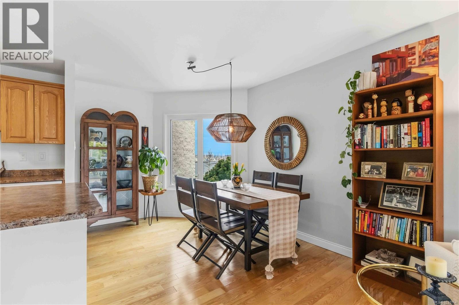 205 1450 Beach Drive, Oak Bay