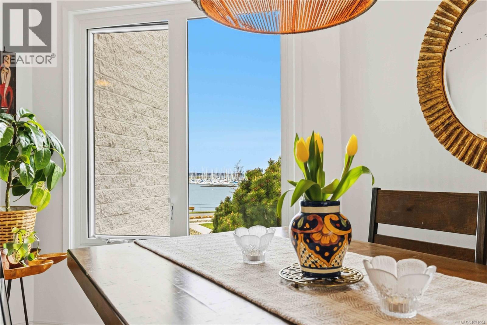 205 1450 Beach Drive, Oak Bay