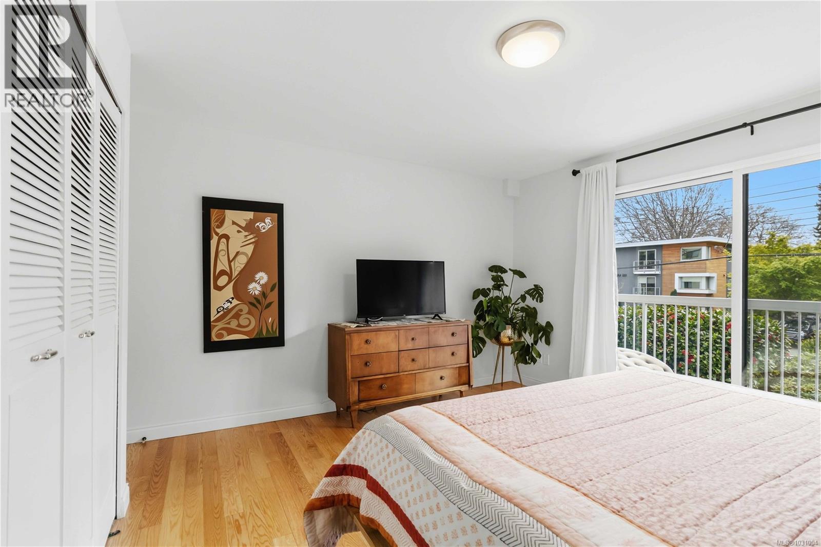 205 1450 Beach Drive, Oak Bay