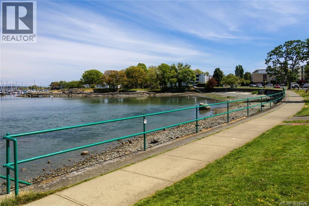 205 1450 Beach Drive, Oak Bay