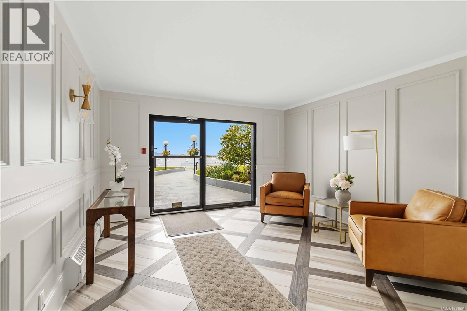 205 1450 Beach Drive, Oak Bay