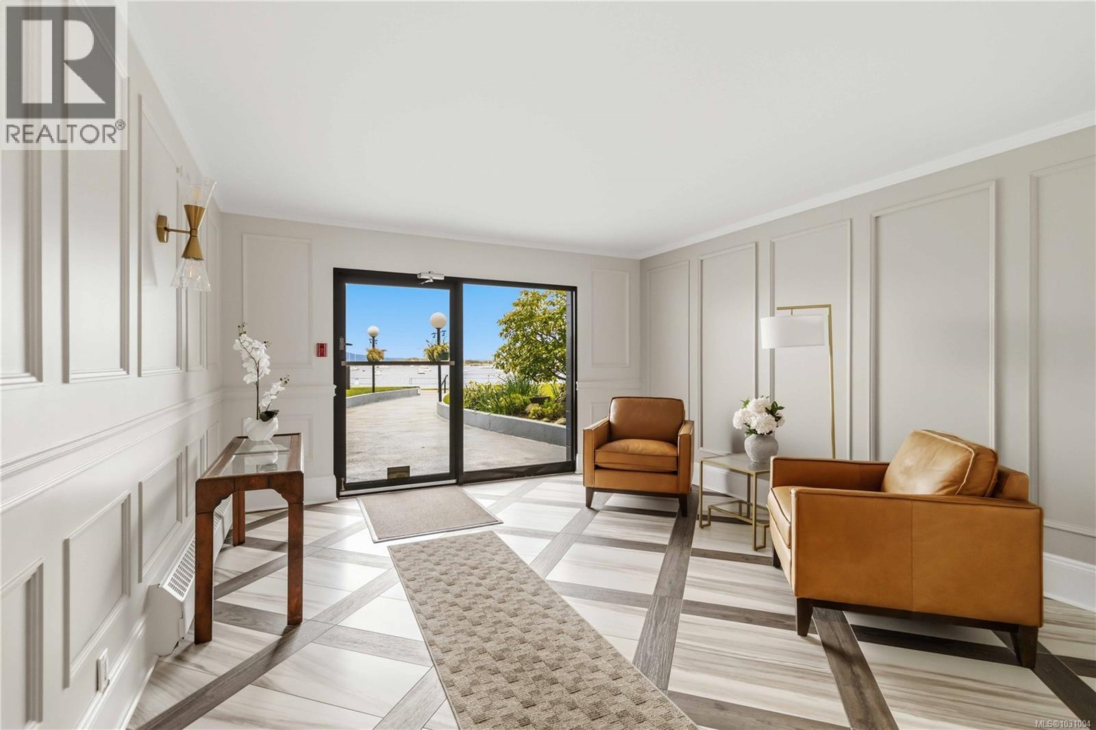 205 1450 Beach Drive, Oak Bay