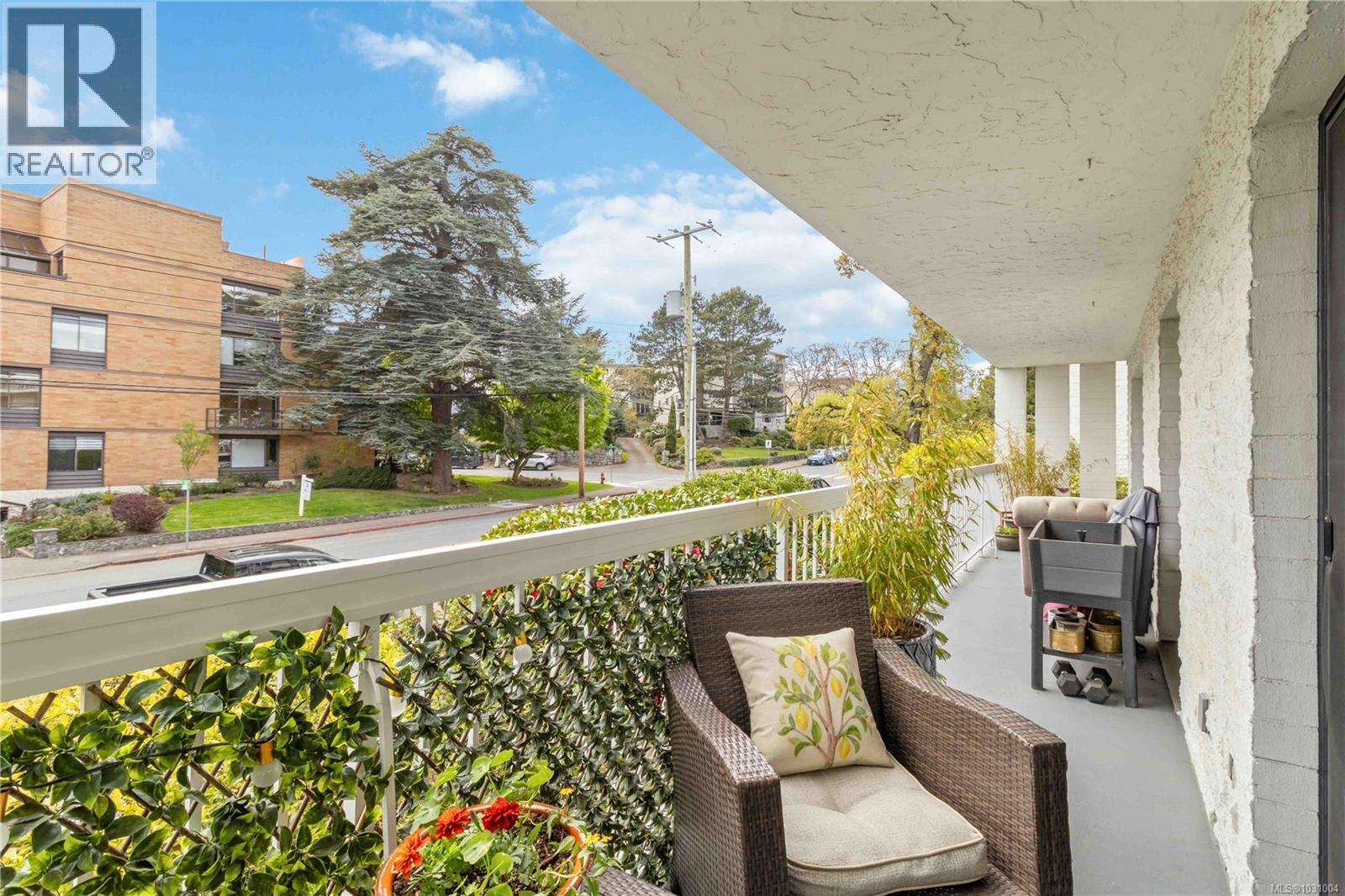 205 1450 Beach Drive, Oak Bay