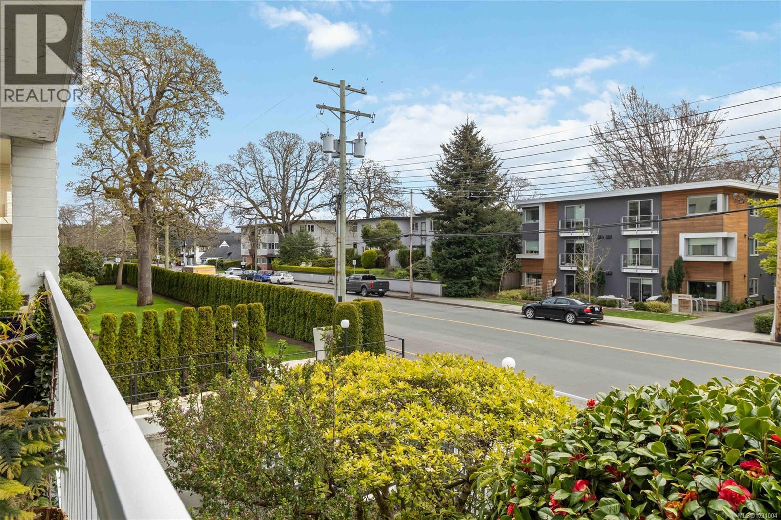 205 1450 Beach Drive, Oak Bay