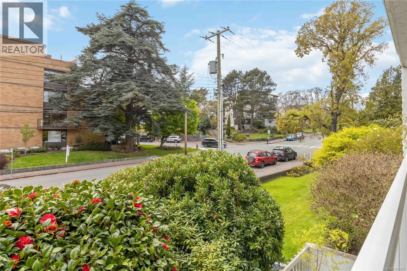 205 1450 Beach Drive, Oak Bay
