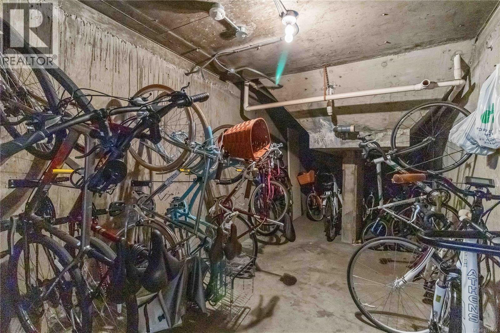 205 1450 Beach Drive, Oak Bay