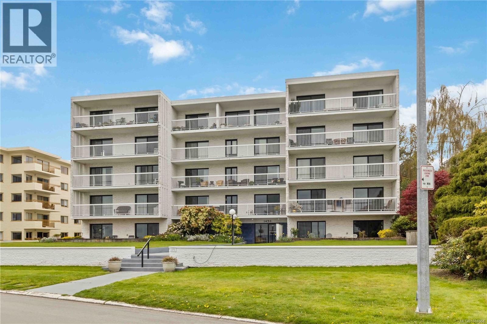 205 1450 Beach Drive, Oak Bay