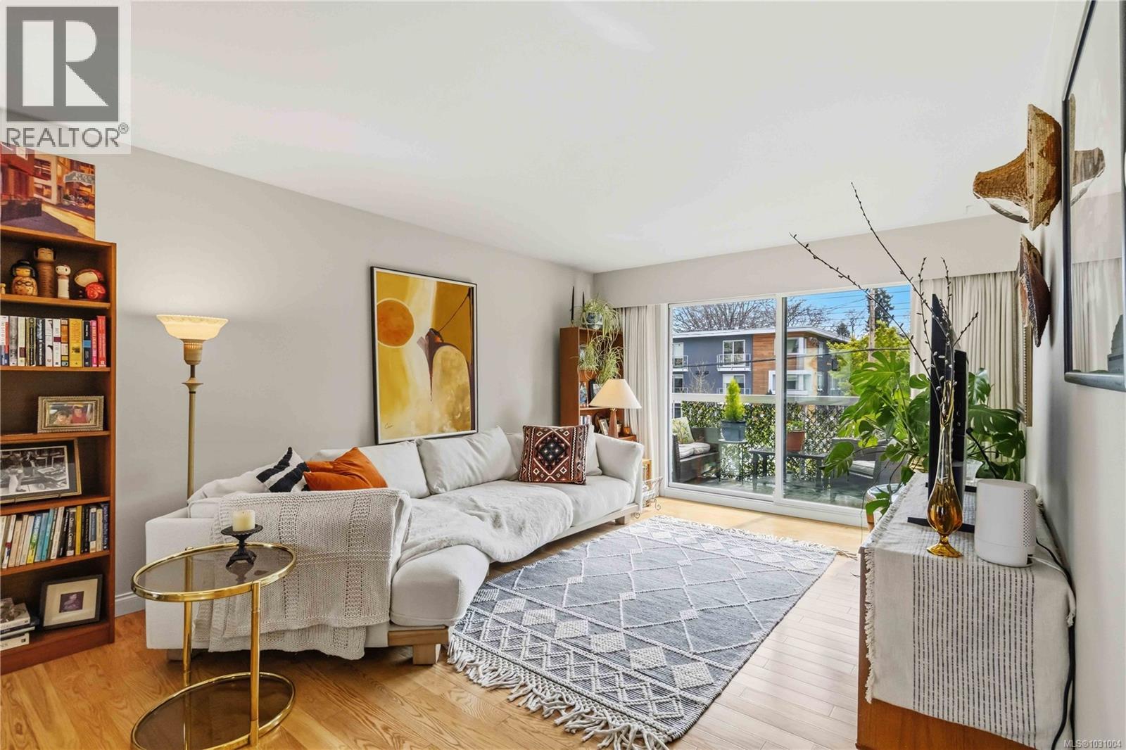 205 1450 Beach Drive, Oak Bay