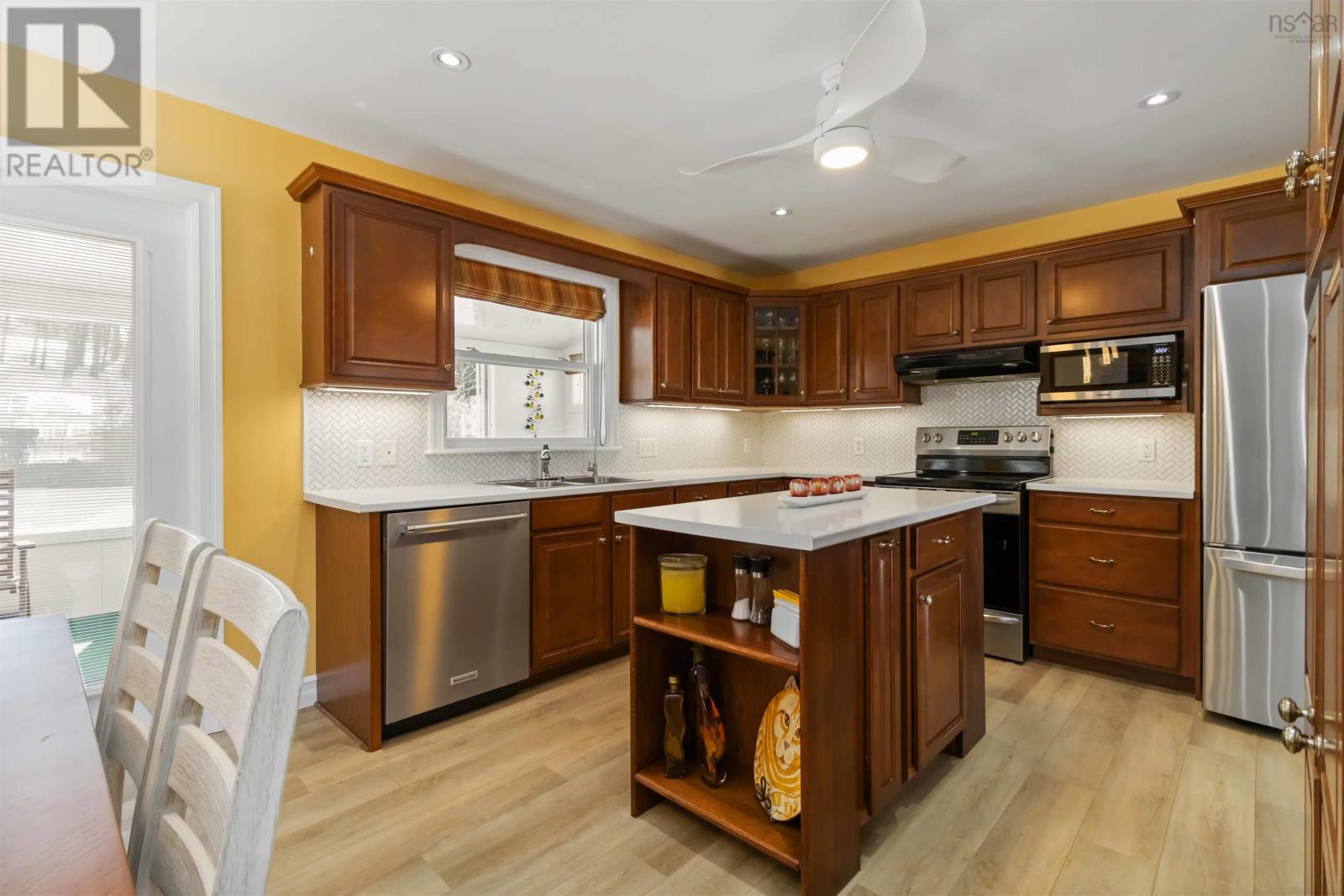 Property 11 of 47 of 426 Heatherglen Drive