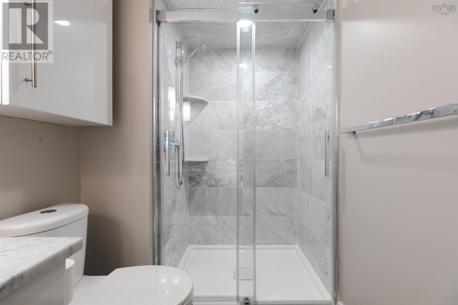 Property 17 of 42 of 118 5662 Roberts Street