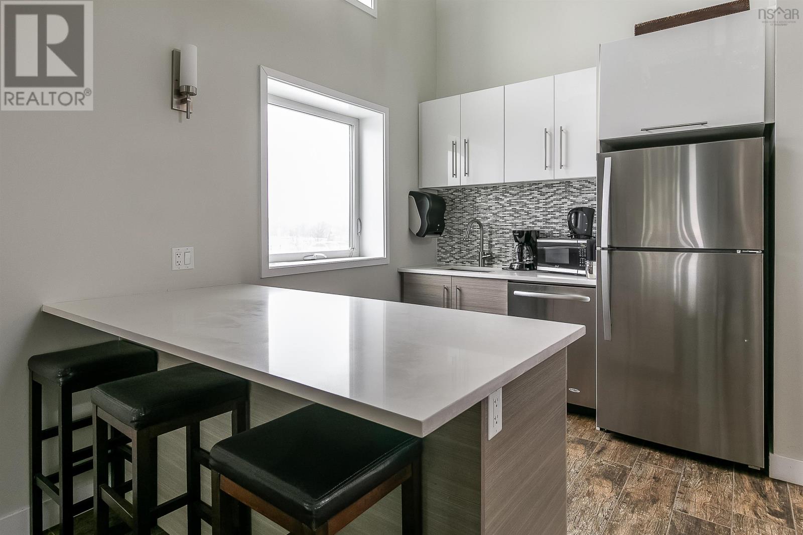 Property 31 of 42 of 118 5662 Roberts Street