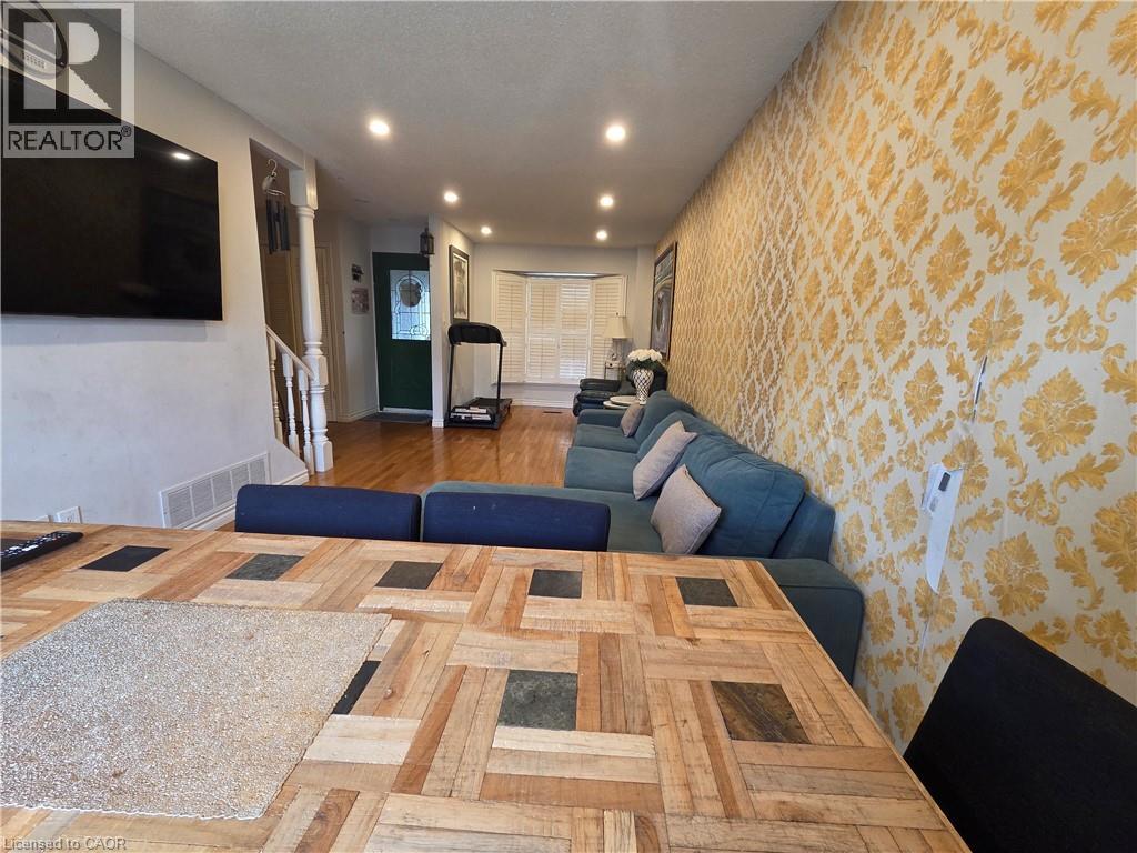 3082 CANTELON Crescent Unit# Main, Mississauga, Ontario, L5N3J8 — Photo 4