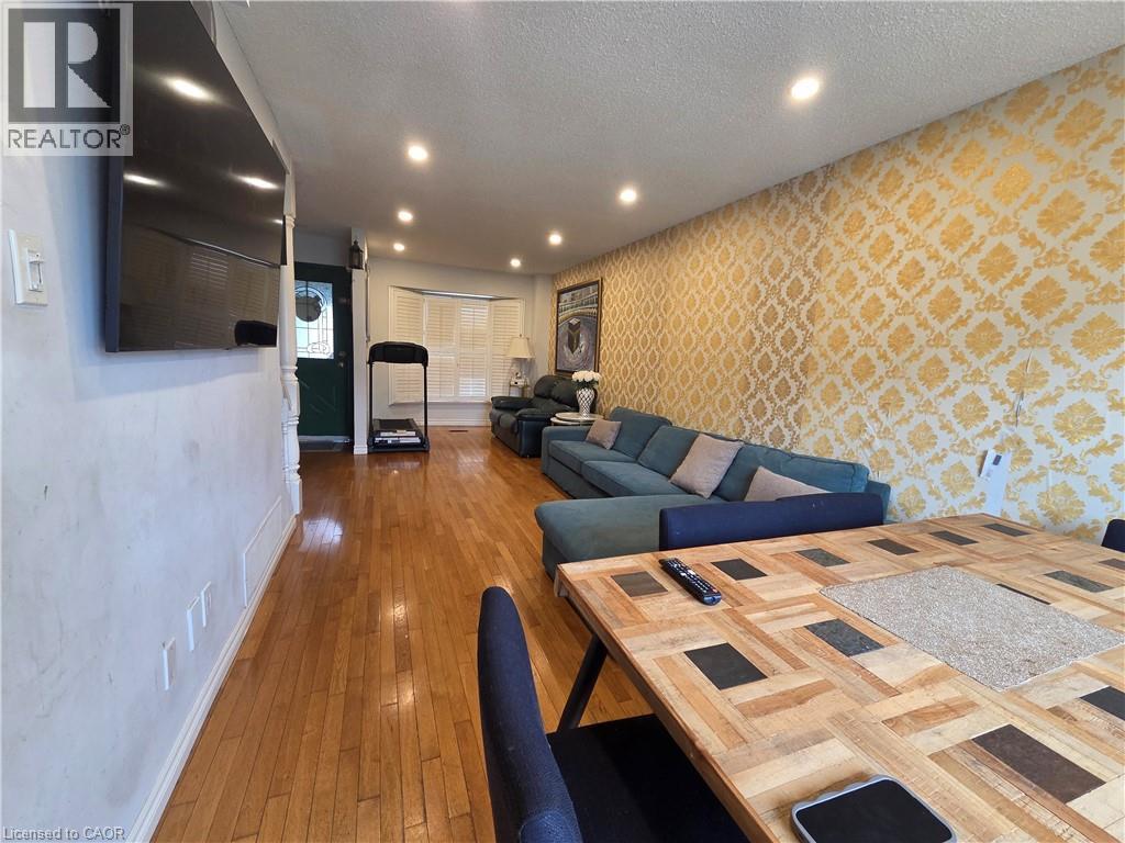3082 CANTELON Crescent Unit# Main, Mississauga, Ontario, L5N3J8 — Photo 5