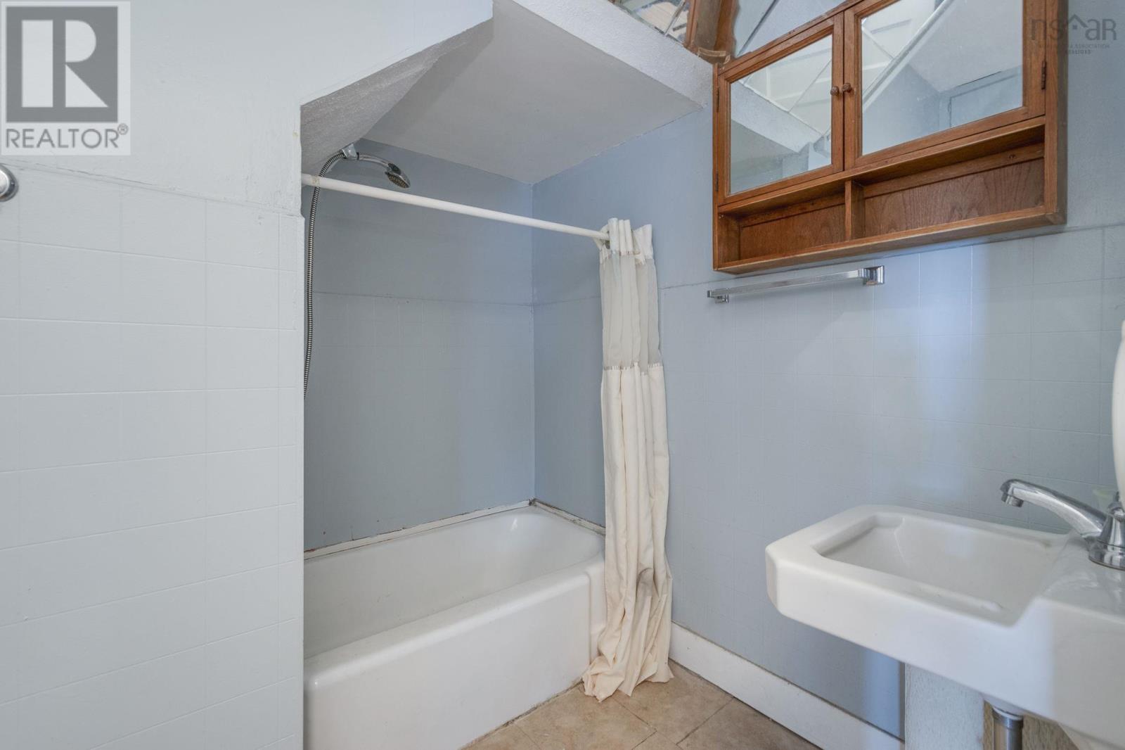 Property 19 of 48 of 1132 Prince Street