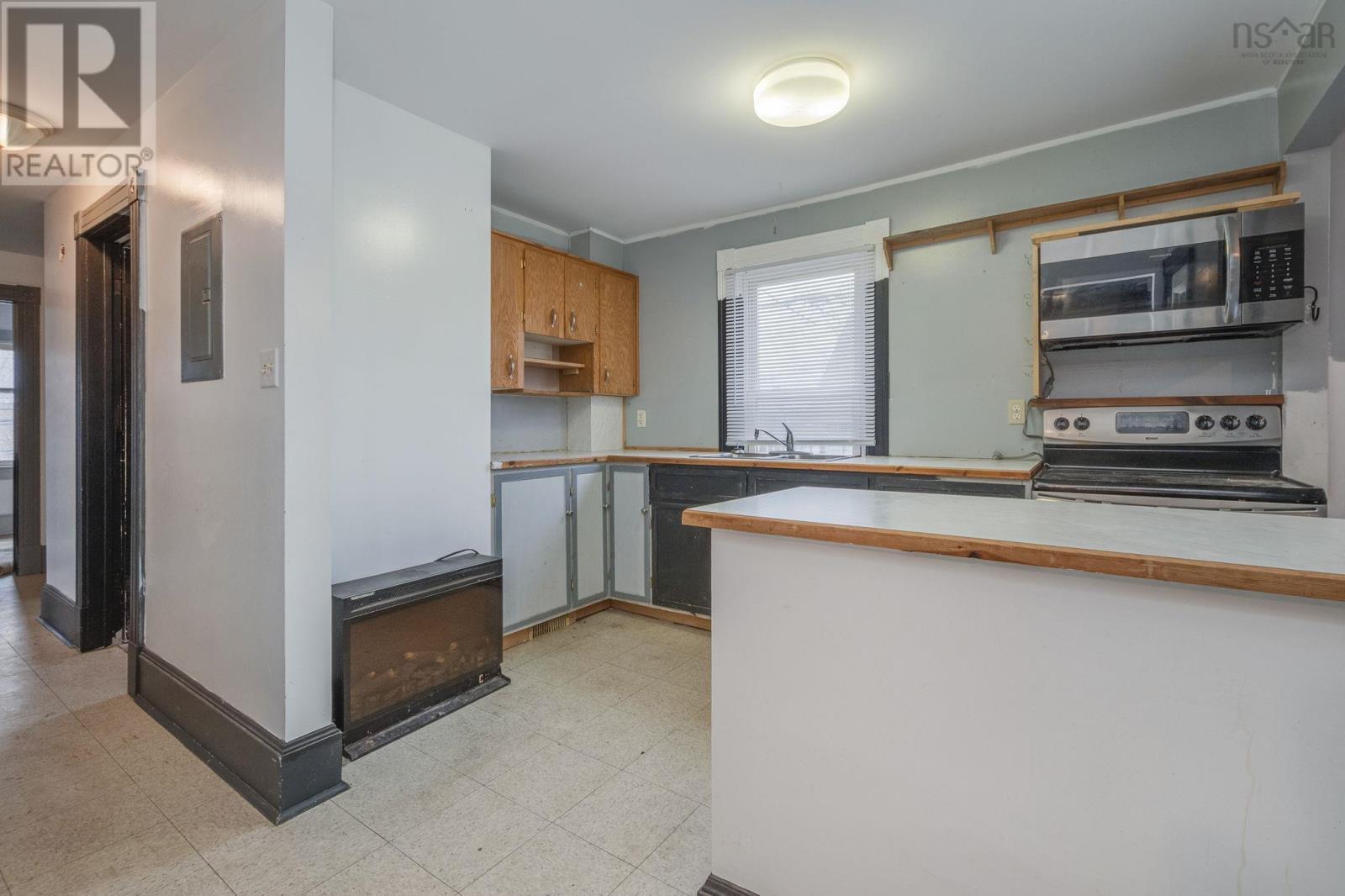 Property 33 of 48 of 1132 Prince Street