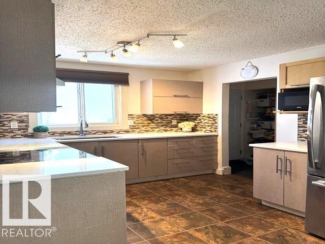 10027 173 AV NW, Edmonton