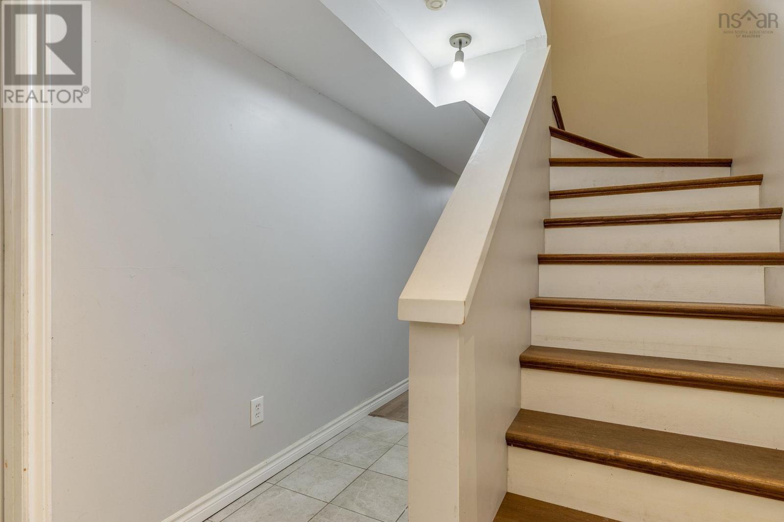 Property 34 of 44 of 53 Heathside Crescent