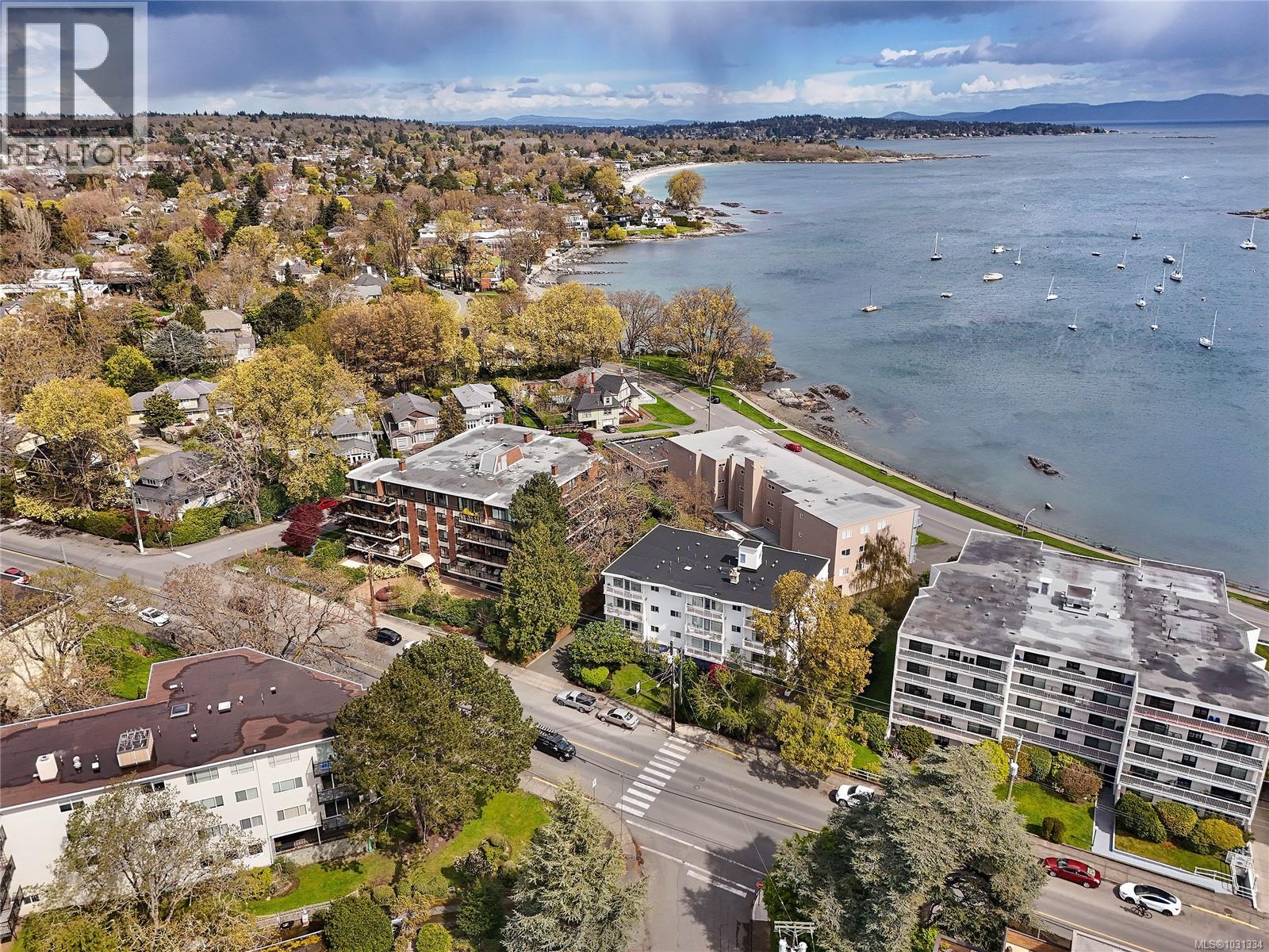 102 1400 Newport Avenue, Oak Bay