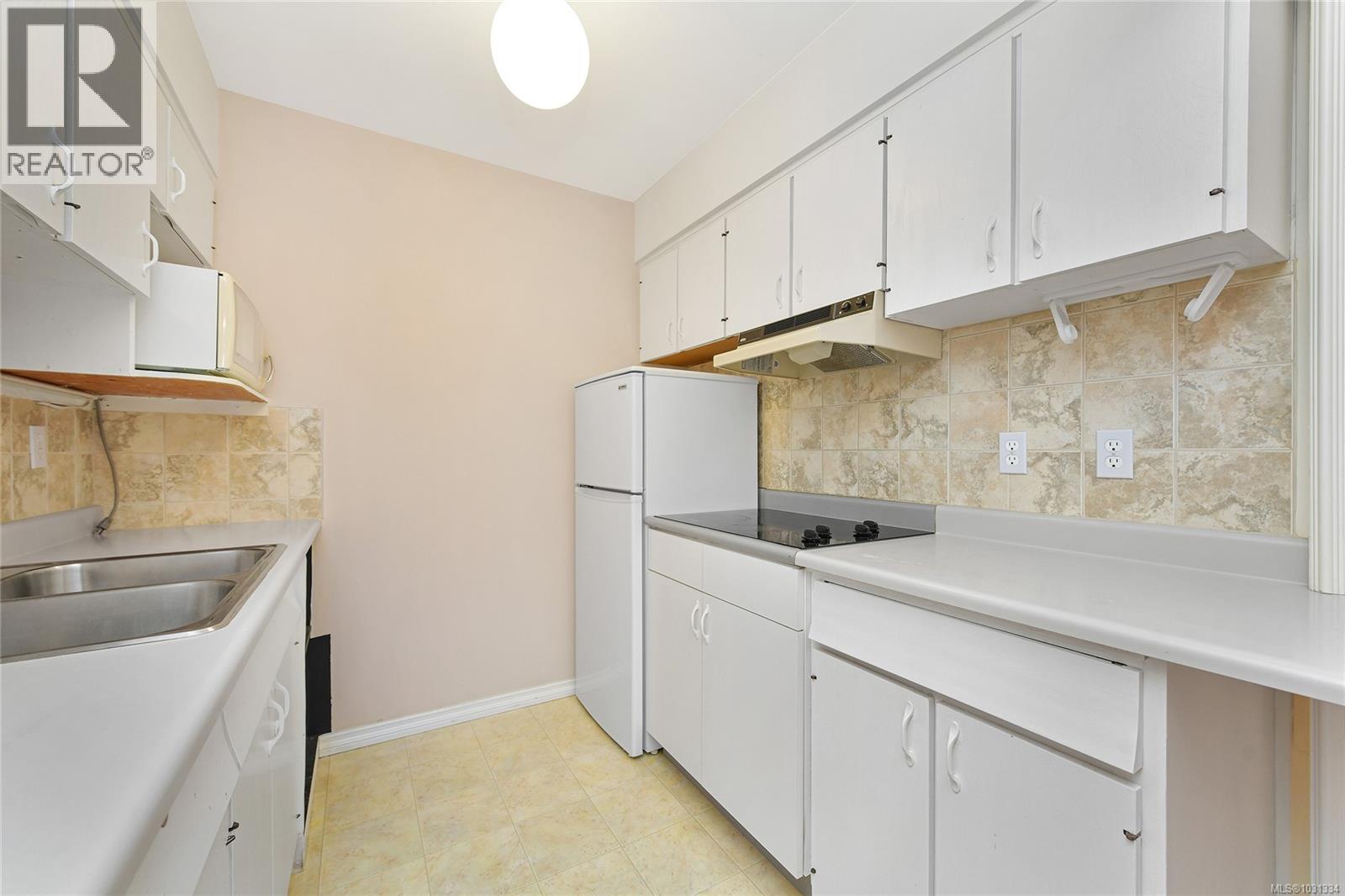 102 1400 Newport Avenue, Oak Bay