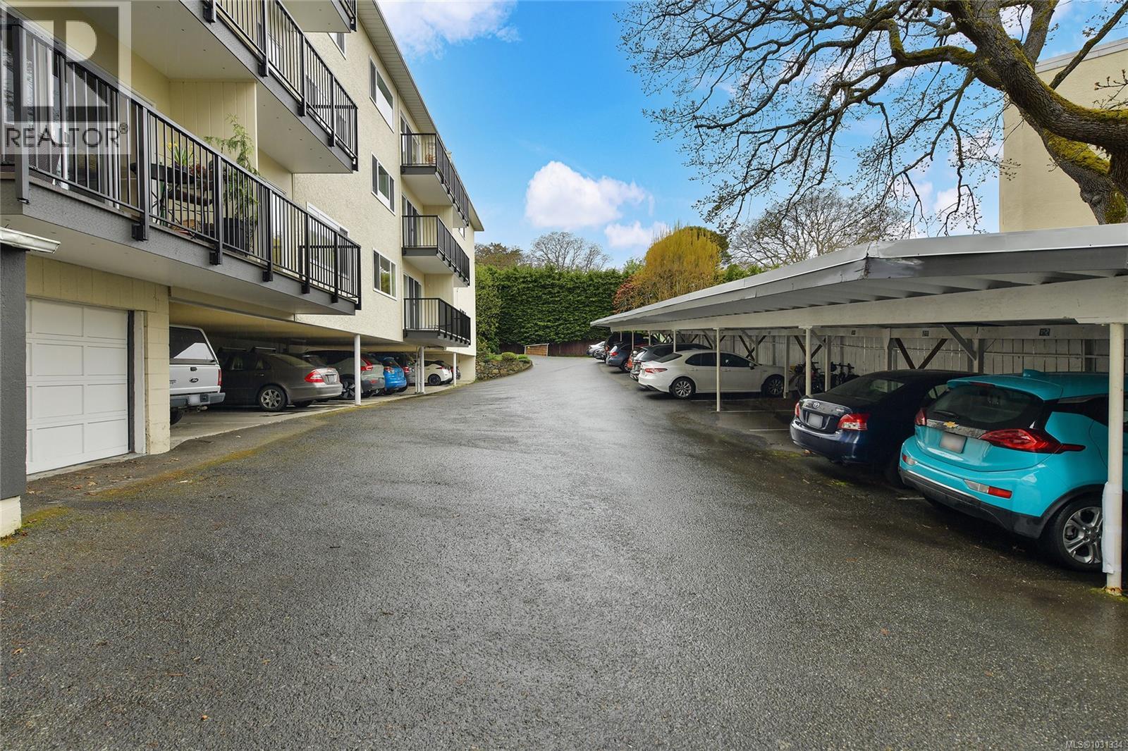 102 1400 Newport Avenue, Oak Bay